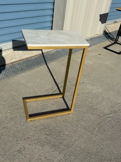 Safdie & Co. C-Shaped Marble Gold Metal Accent Table. Size 16x10x26 inch Good condition Location Eto...