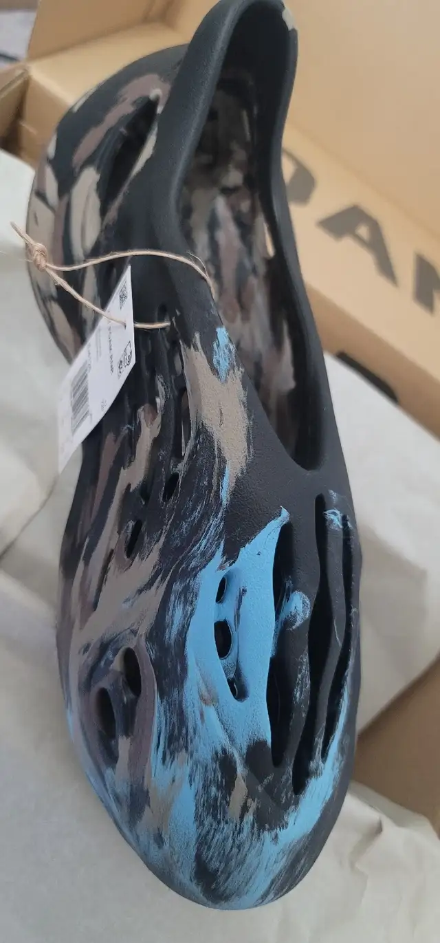 YEEZY FOAM RNR RUNNER MX CINDER sz 12 New Confirmed Adidas in Men's Shoes in Markham / York Region - Image 9
