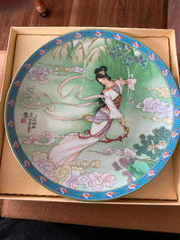 Collector's plate "Lady White" by Jiang Xue-Bing