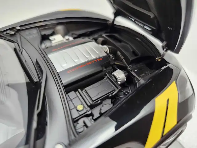 Chevrolet Corvette C7 Grand Sport Black 1:18 Autoart Rare BNIB in Arts & Collectibles in Kawartha Lakes - Image 9