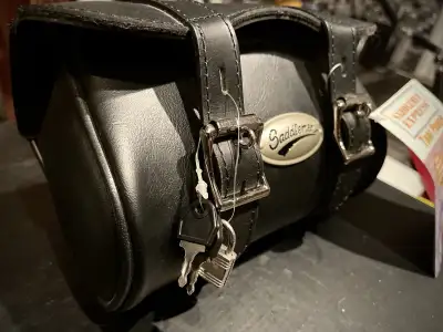 ️Yes, this is still available! Saddlemen Express Drifter Tool Pouch / Tool Bag for Motorcycle - M BR...