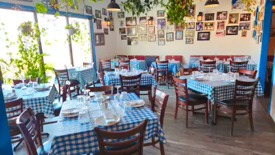 AMAZING TURNKEY RESTAURANT LOCATED IN SOUTH EDMONTON ALONG A MAJOR ARTERY FULL KITCHEN AND ADDITIONA...