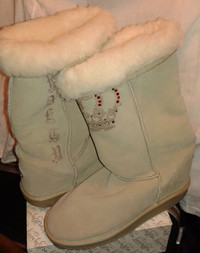 Brand New Emu boots with design