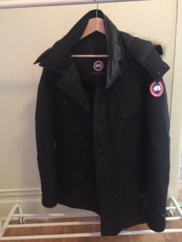 Canada Goose | Banff Parka | Black -  Size Small in Men's in City of Toronto - Image 5