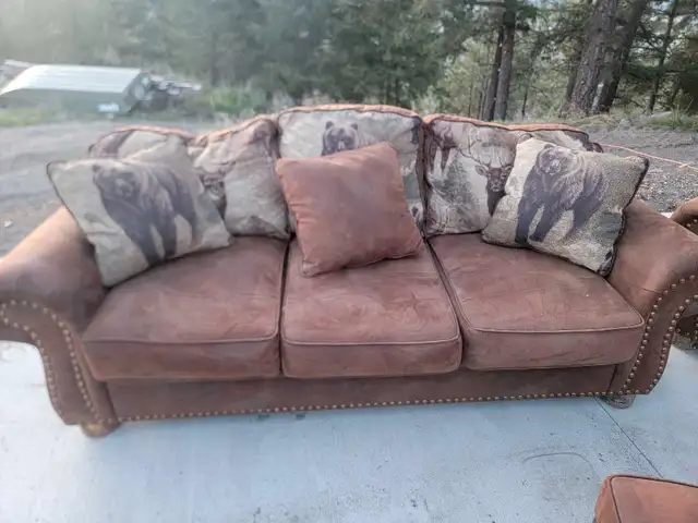 Custom couch set in Couches & Futons in Kamloops - Image 5