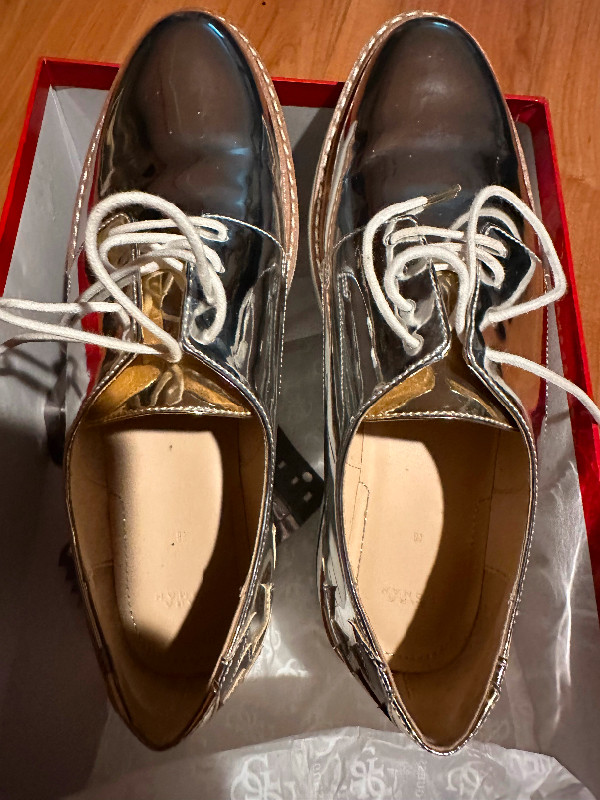 Sneakers Femme taille 38 Femme en argent Zara like new dans Femmes - Chaussures  à Ville de Montréal