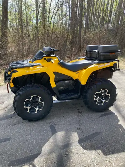 2016 can amoutlander xt 850 , heated grips , skid plate , axel guards , well maintained , 4800 km ,...