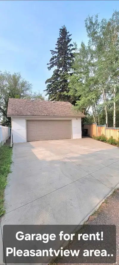 Garage for rent with second floor loft. Pleasantview Area near university and Southgate Mall. Good t...
