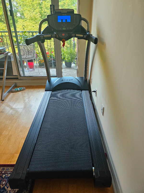 True 300 Treadmill with belt extra-wide & orthopedic cushioning in Exercise Equipment in City of Toronto