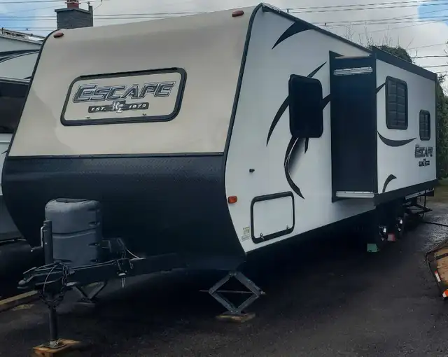 Roulotte KZ 2018 Spree Escape E231BH in RVs & Motorhomes in Québec City - Image 2