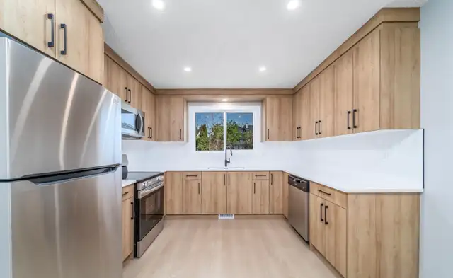 3-Bed Main Floor in Kirkness – Close to LRT63849107863811120