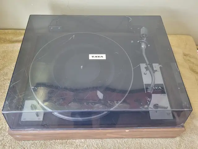 Taya CP 300 Turntable in General Electronics in Belleville - Image 3