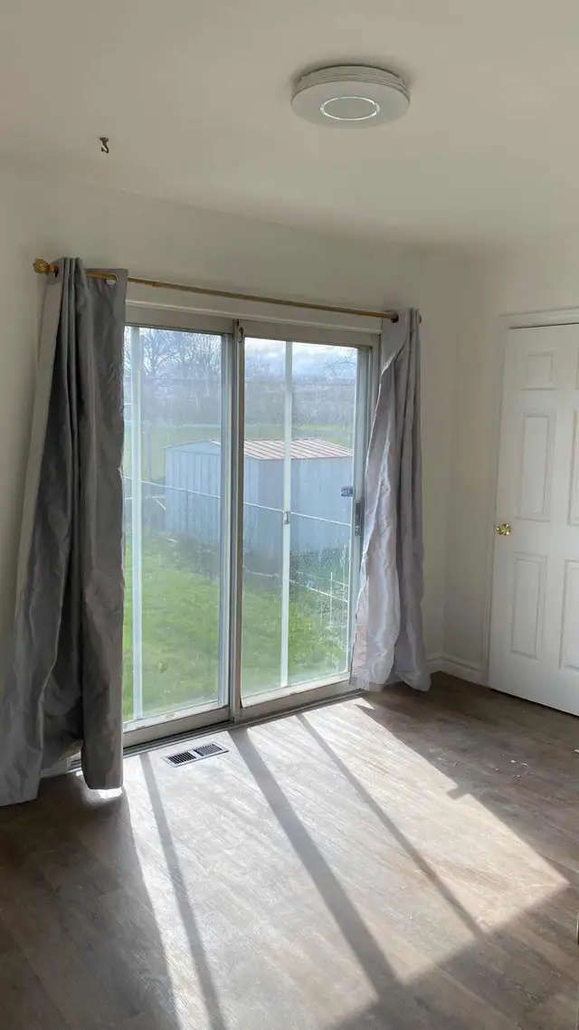  Bungalow – 3 Bed / 2 Bath in Central  in Long Term Rentals in City of Toronto - Image 6