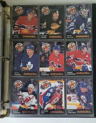 Cartes hockey plus de 400 dans un cartable $40, View more