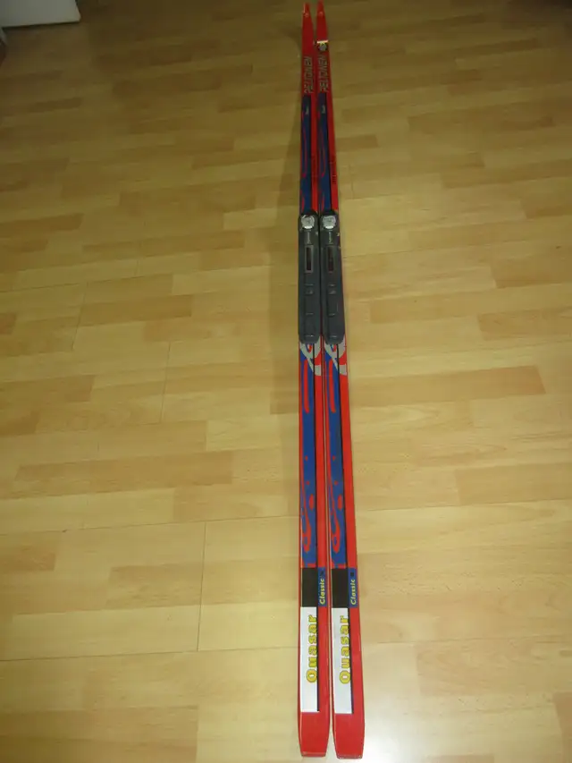 Skis de fond Rouges Peltonen Classic Racing Base 2000 in Ski in Lévis - Image 3