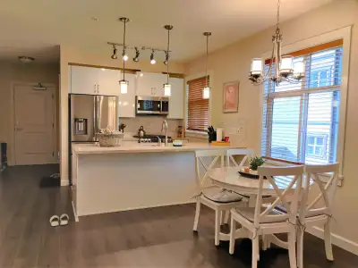 This lovely 2-bedroom, 2-bathroom apartment is now available for rent on a mid-term and annual basis...