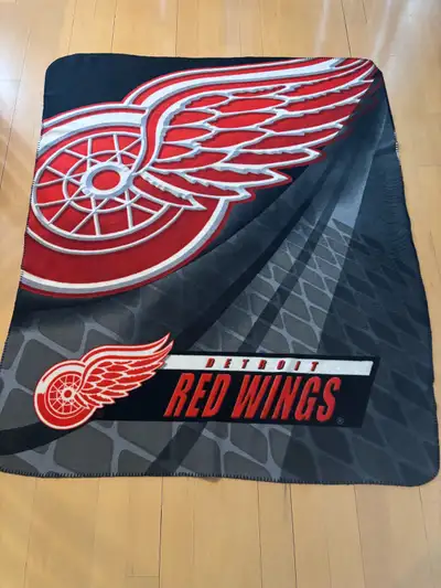 Detroit RED WINGS Fleece Throw Blanket - Couverure NHL, View more