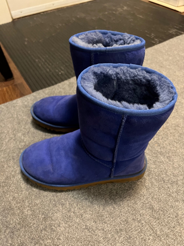 Size 8 Uggs in Women's - Shoes in Edmonton