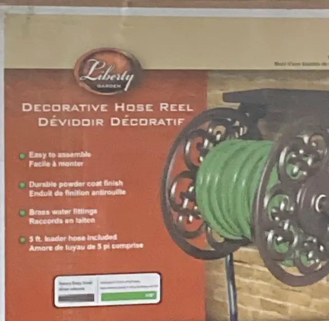 Wall mounted Garden hose reel dans Outils d'extérieur et entreposage dans Calgary - Image 2