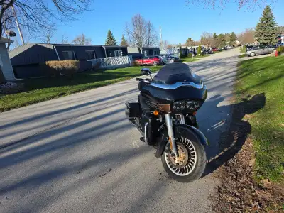 2012 Harley Davidson Roadglide FLTRU. Only 29500km on bike. Rear quick attach cargo box. 2 back rest...
