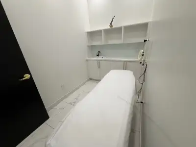 Room For Lease inside a Beauty Salon Located Within a Modern Beauty Salon - Private room inside a st...