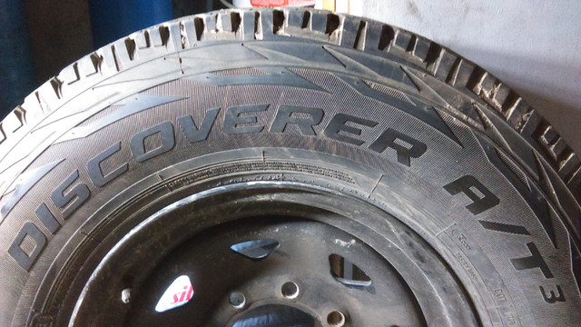 Pneus 10 plies sur des rimes 16  GMC 10 ply tire on 16 rimes in Tires & Rims in Bathurst - Image 4