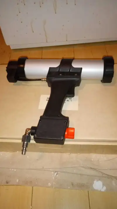 pneumatic caulking gun , View more