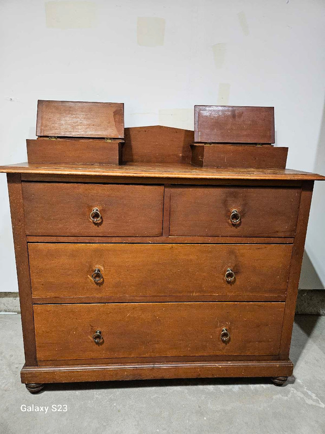 Antique %100 Solid Wood Dresser  in Dressers & Wardrobes in Kitchener / Waterloo - Image 2
