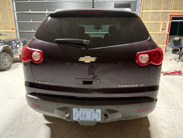 2009 Chevy Traverse in Cars & Trucks in Sarnia - Image 2