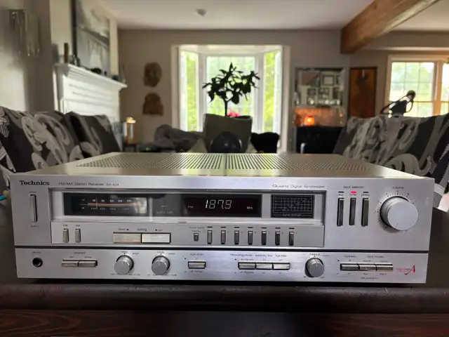 Technics SA-424 Stereo Receiver in Stereo Systems & Home Theatre in Oakville / Halton Region - Image 2