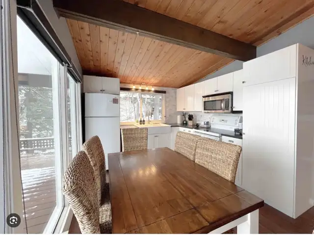 Lake front Cabin on Emma Lake in Saskatchewan in Canada - Image 9