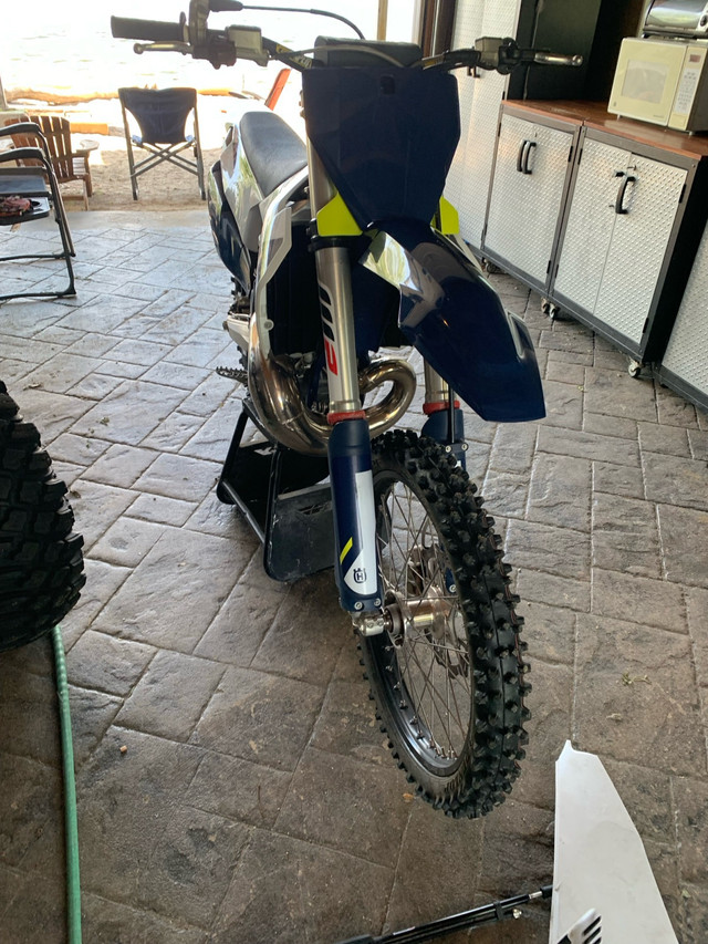 2022 HUSQVARNA TC 250/ 2010 YAMAHA YZ 250 F in Dirt Bikes & Motocross in Regina - Image 4