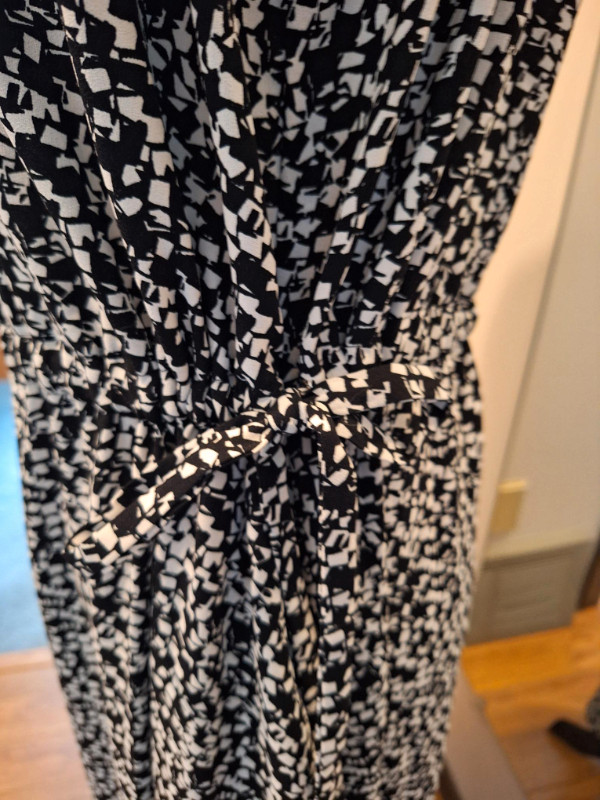 Anne Klein Sleeveless Midi Dress w/Pockets Size10 in Women's - Dresses & Skirts in Edmonton - Image 3