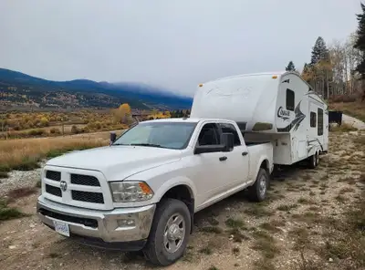 2018 Ram 2500 5.7 Truck has 230,XXXkm No issues 4x4 Brand New Wrangler Duractrac tires ($2200) Curt...