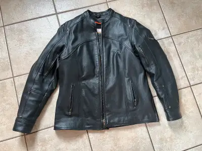 Open road motorcycle jacket- Black leather- Zip out liner- Men’s M/women’s XL- New condition