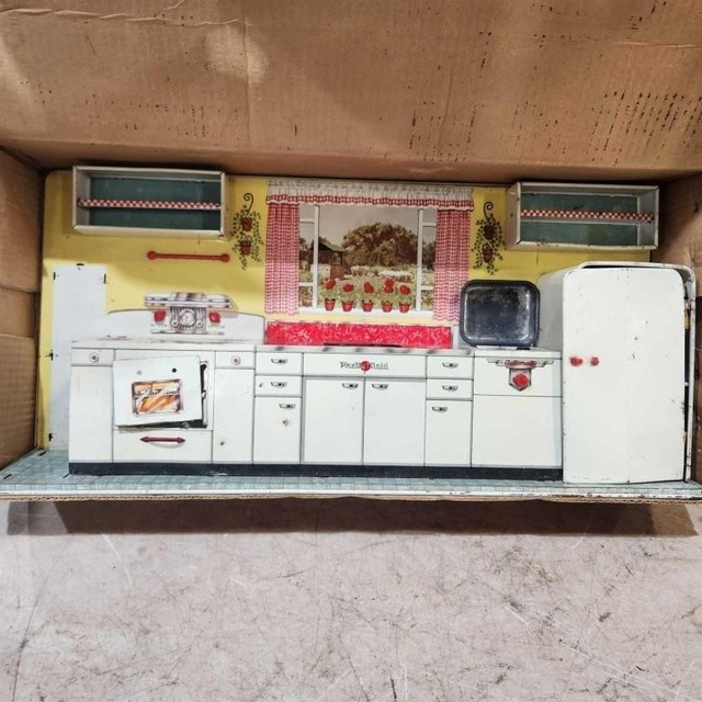 vintage toy kitchen in Toys & Games in Owen Sound - Image 2