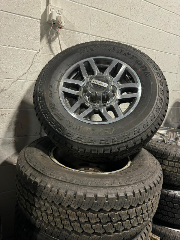 F2. 2024 Ford F-250 / F-350 Lariat OEM wheels and tires in Tires & Rims in Edmonton - Image 4