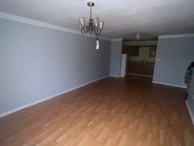 One bedroom apartment in Windsor on Wentworth Road. This unit is located on the upper level (there i...
