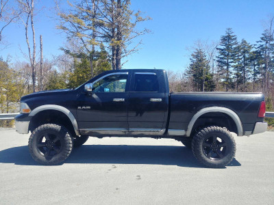 2010 dodge ram 1500 lifted on 37s