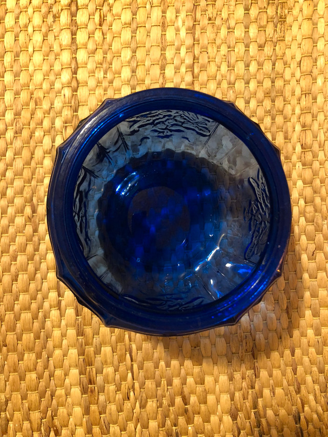 Vintage Blue Cobalt Glass Planter With Embossed Sunflower Motif in Arts & Collectibles in City of Toronto - Image 3