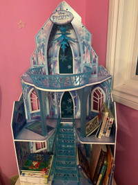 KidKraft Disney Frozen Ice Castle Dollhouse with 11 Accessories