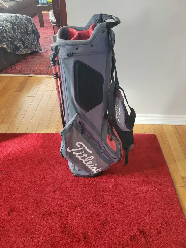 Titleist Golf Bag in Golf in Ottawa - Image 4