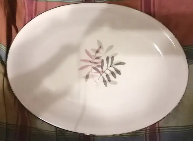 Hira Fine China Japan Nora Pattern oval serving platter 15.5" in Kitchen & Dining Wares in Mississauga / Peel Region - Image 2