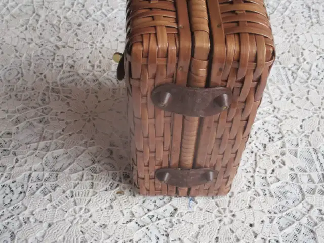Vintage 1960s Basket Weave Style Purse in Women's - Bags & Wallets in New Glasgow - Image 5