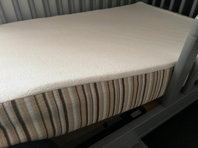 Essentia Organic Baby Crib Mattress in Cribs in City of Toronto - Image 2