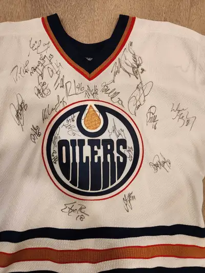Vintage Oilers Jersey w/ 25 Autographs!! Players from the 80's, 90's, and 00's. Some big names inclu...