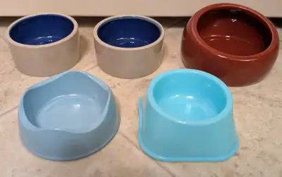 5pc Assorted Small Pet Food and Water Dishes (Used), View more