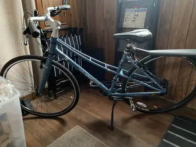 KHS Urban Express ladies bicycle - Purchased in 2022 for $900 plus tax and used only a few times the...