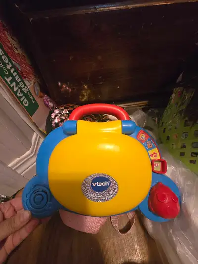 Get your little one learning with this VTech Learning Laptop! This is a used toy, but it's still in...