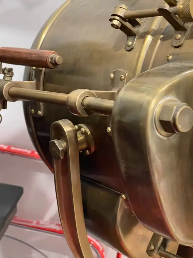 Brass Floor lamp in Indoor Lighting & Fans in Markham / York Region - Image 3